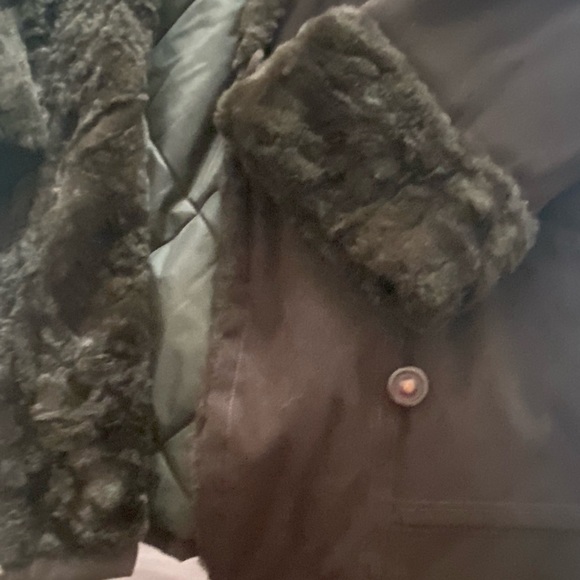 Brown trench coat with fur hood - Picture 2 of 8